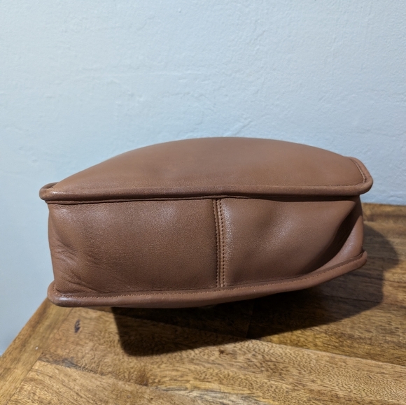 Coach Vintage Leather Willis Bag 9927 In Light Brown( no strap) - Picture 8 of 10